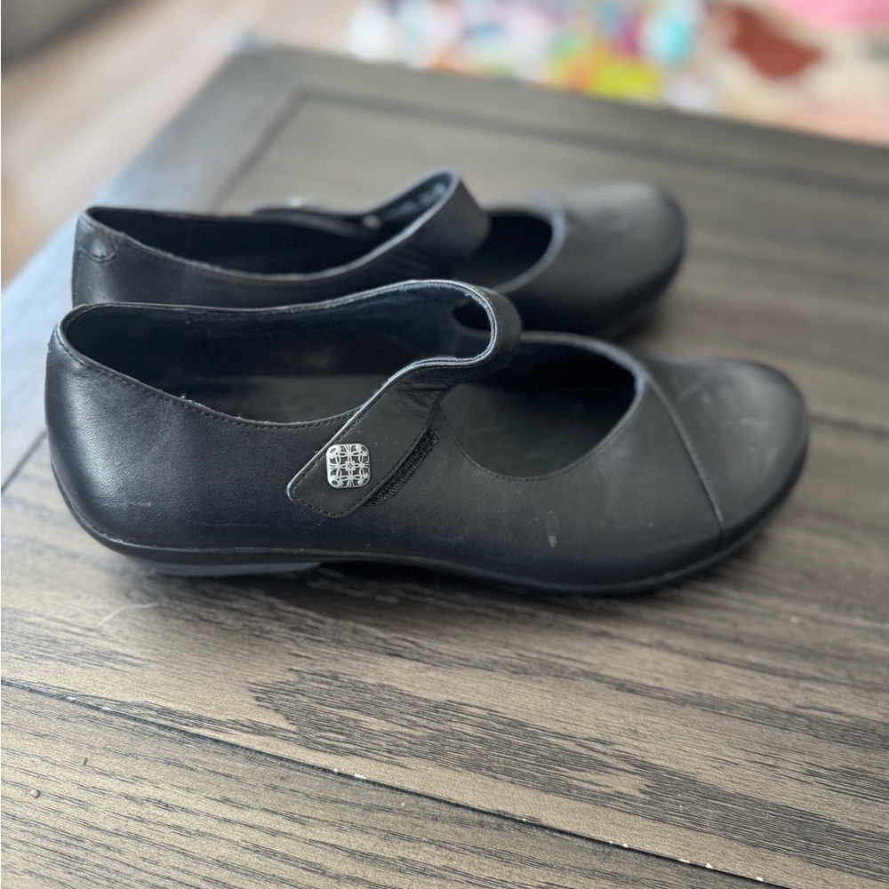 Dansko Opal Mary Jane Flat Leather Comfort Shoe - Picture 4 of 8